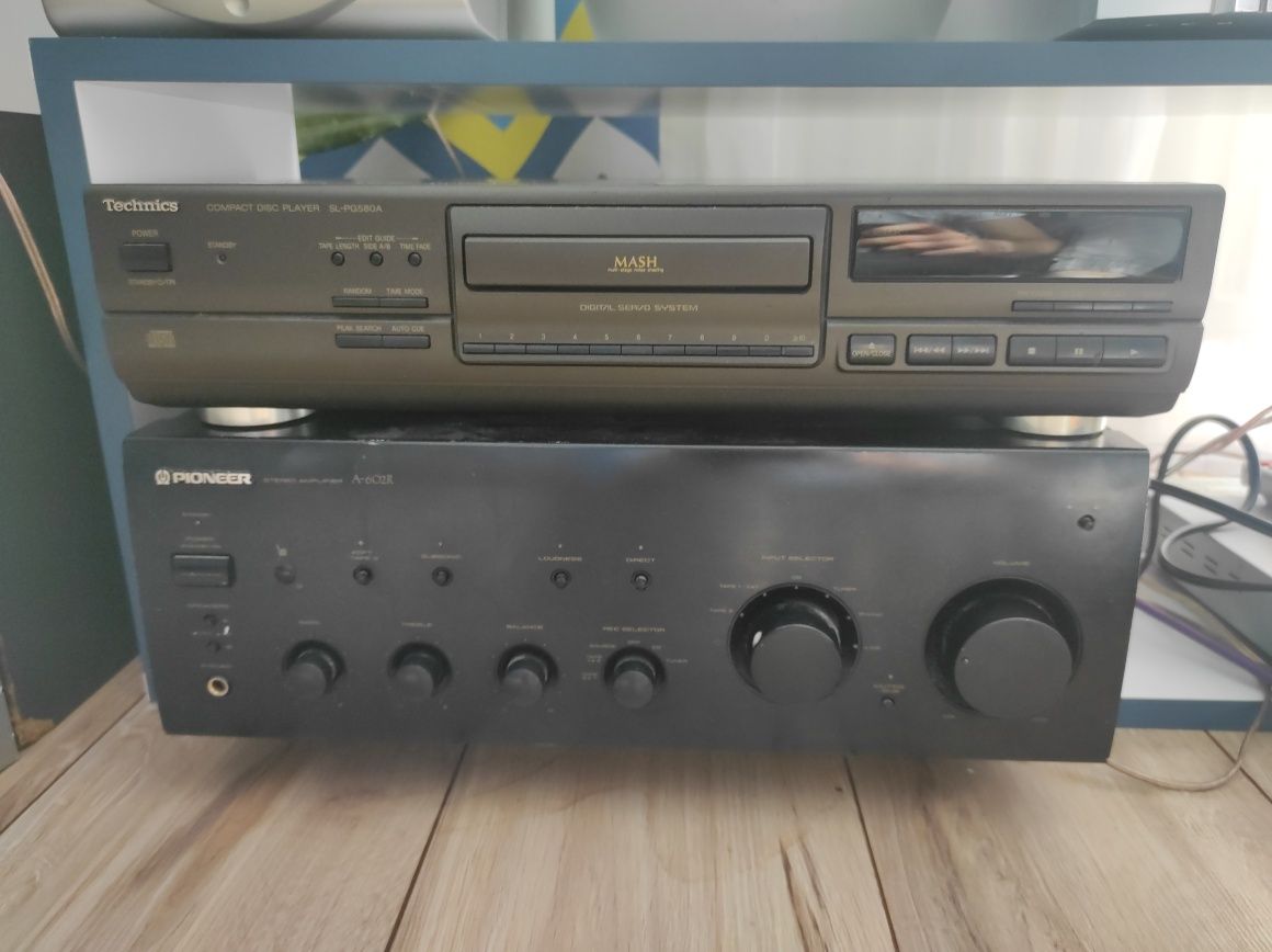 Mam na sprzedaż wzmacniacz Pioneer A-620R + otwarzacz CD Technics.