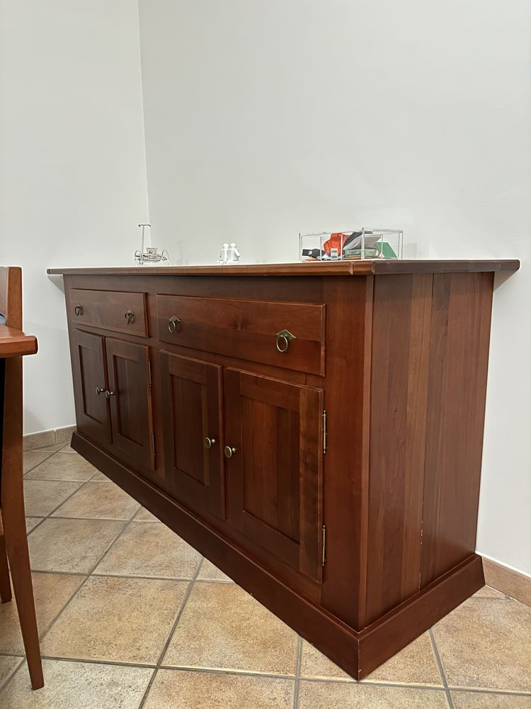 Mobília de Sala de Jantar (mesa extensível, cadeiras e aparador)