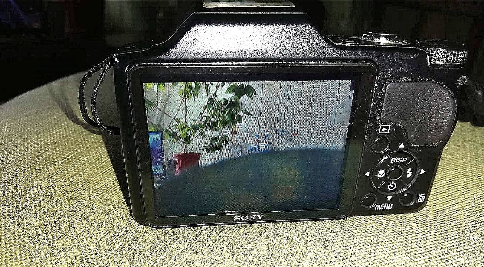 Цифровой фотоаппарат Sony Cyber-Shot DSC-H20