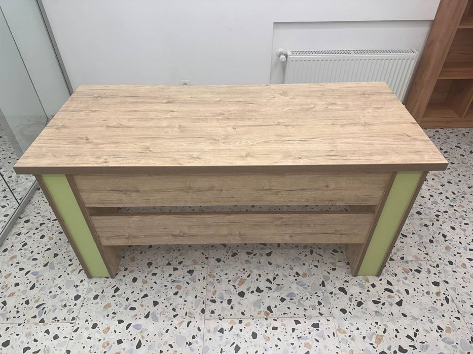 Стіл керівника міцний