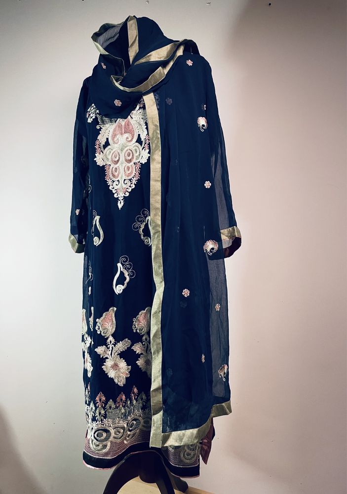Agha Noor sukienka z Pakistanu rękodzieło