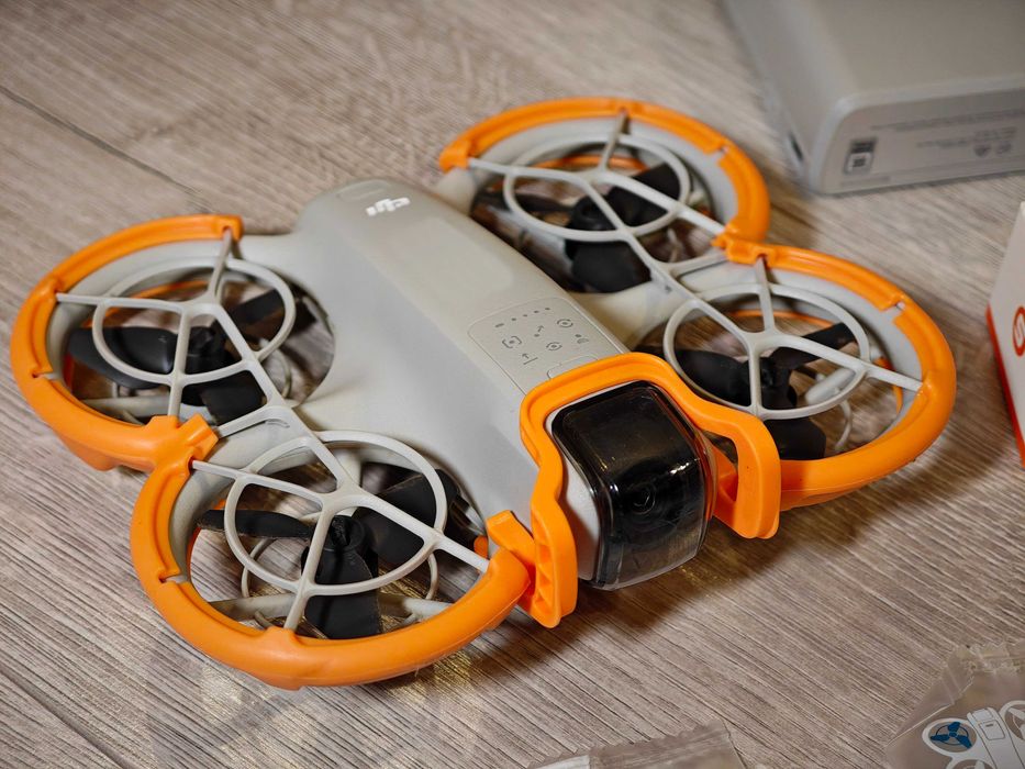 Dron DJI Neo + hub + 3 baterie + kontroler RC-N3 + dodatki