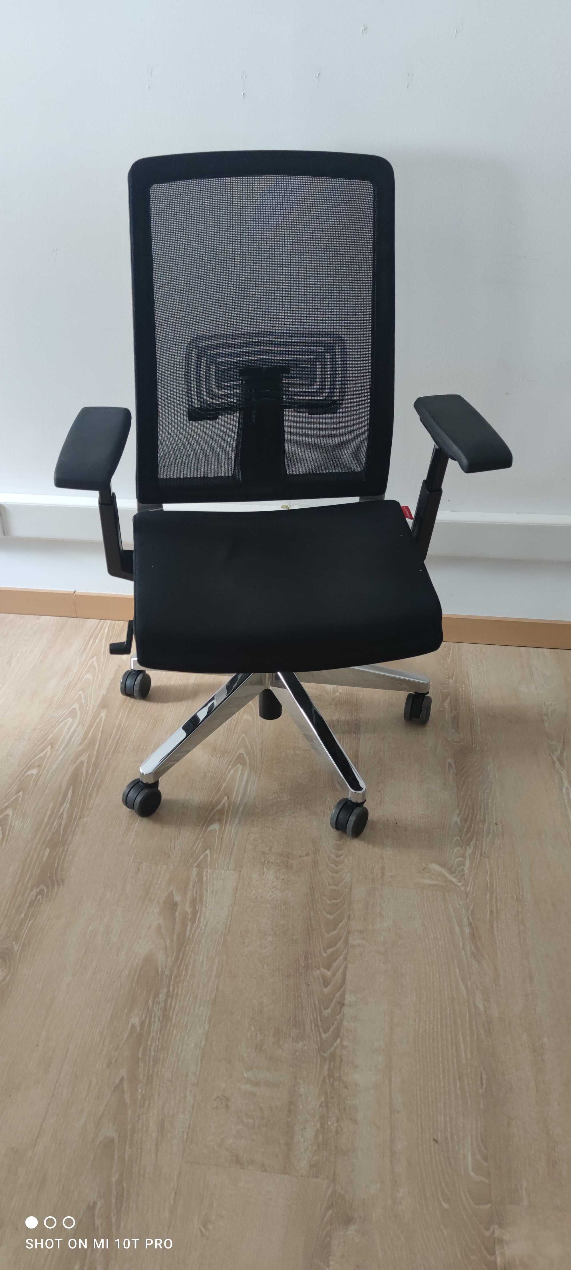 Cadeiras excelentes da marca Haworth