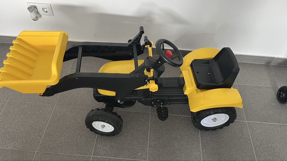 Trator escavadoura criança