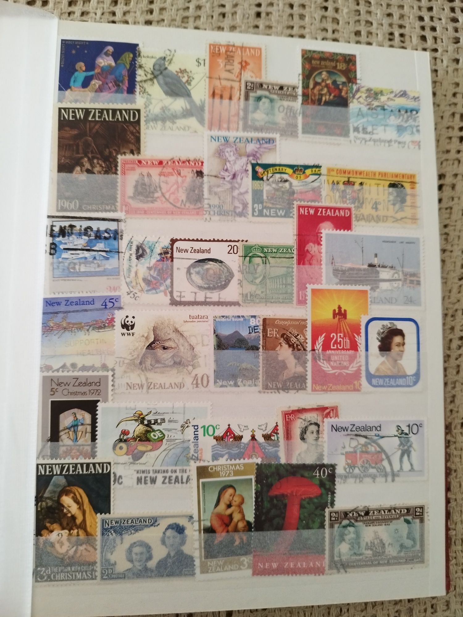 Classificador com 300 selos diferentes Nova Zelândia