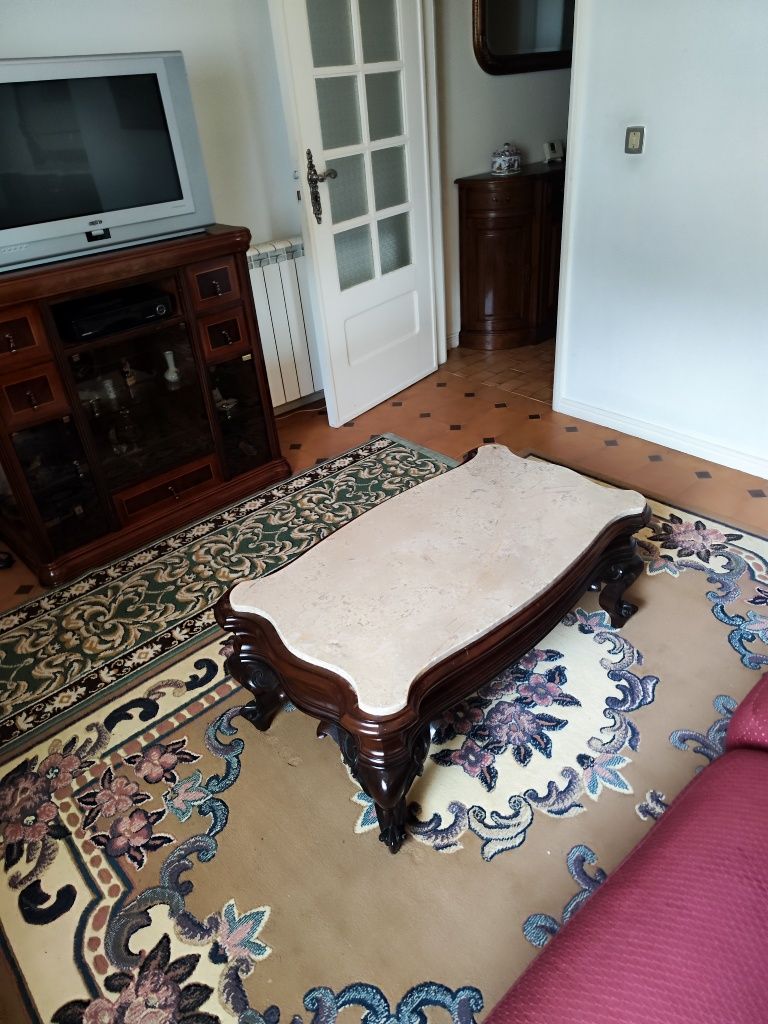 Mesa de centro com pedra