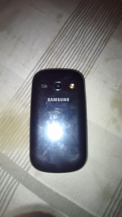 Телефон Samsung дуже старий без батареї