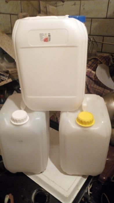 Продам канистру 20л
