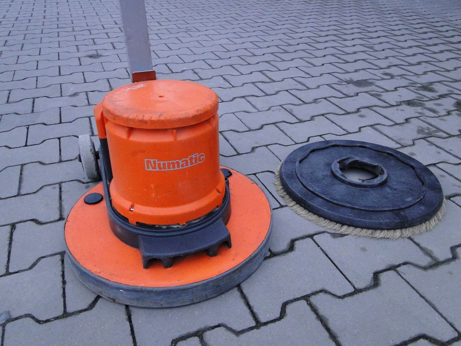Polerka szlifierka szorowarka cykliniarka PARKIET beton NUMATIC 1515