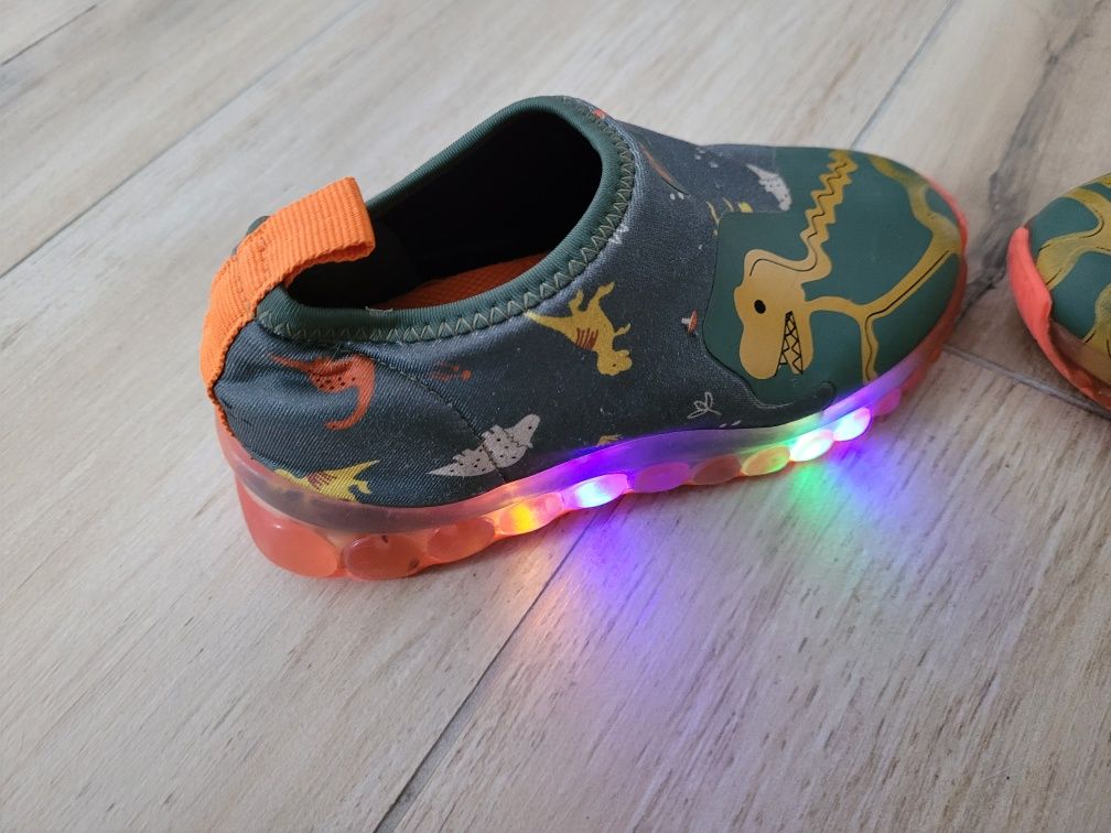 Buty świecące dla chłopca z dinozaurami