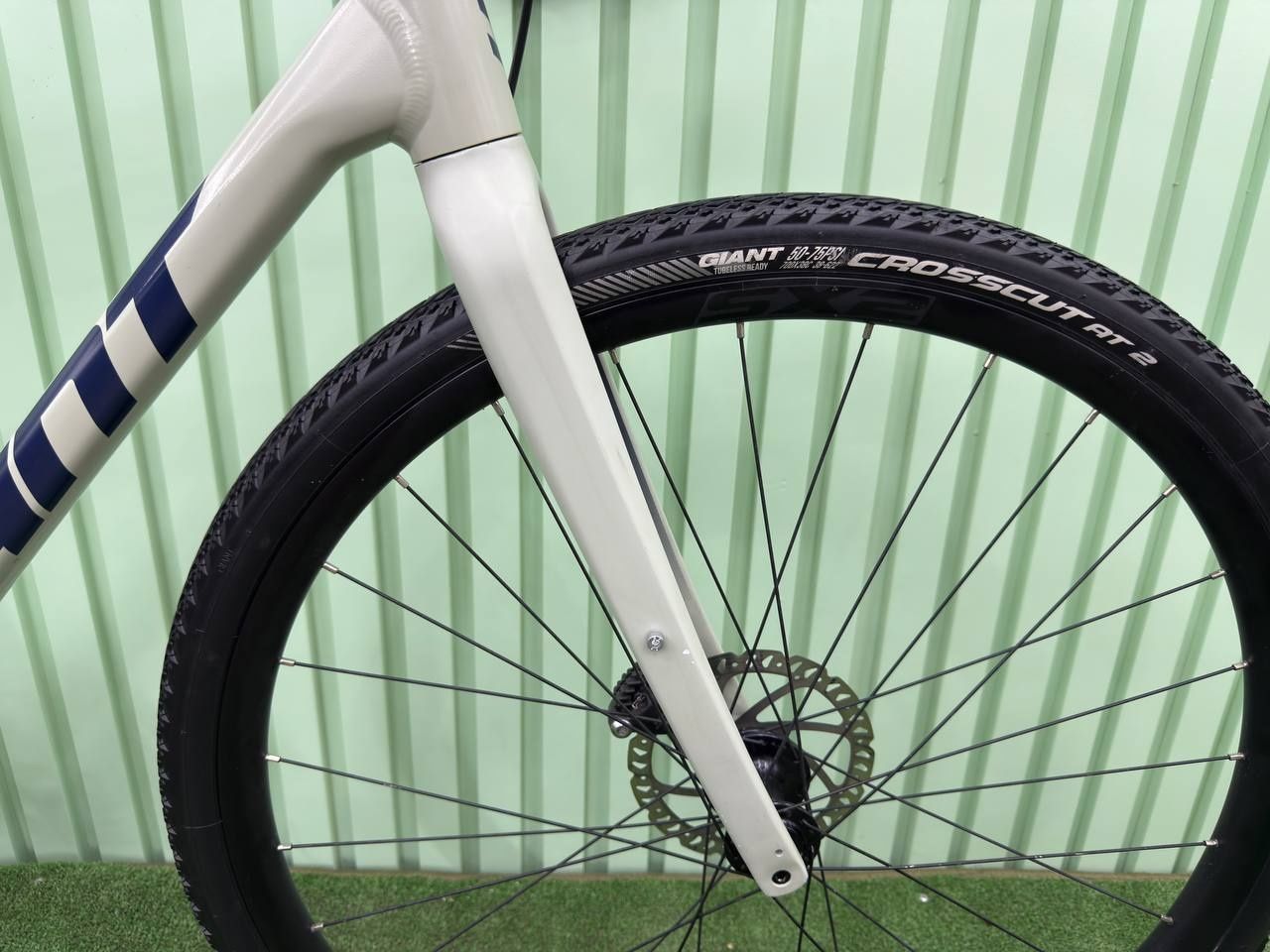 Гравійний велосипед L 28 shimano GRX Giant Revolt 1 2021рік