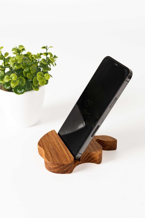 Дерев'яна підставка під телефон