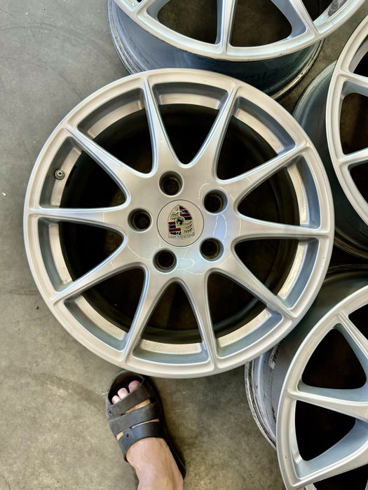 Оригинальные разноширокие диски porsche r18 et53-59  8j-9j 5x130 4шт