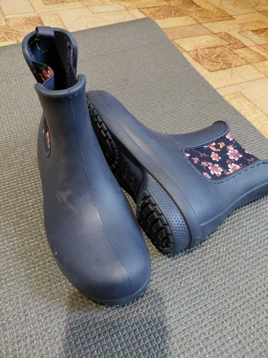 Чобітки crocs w6