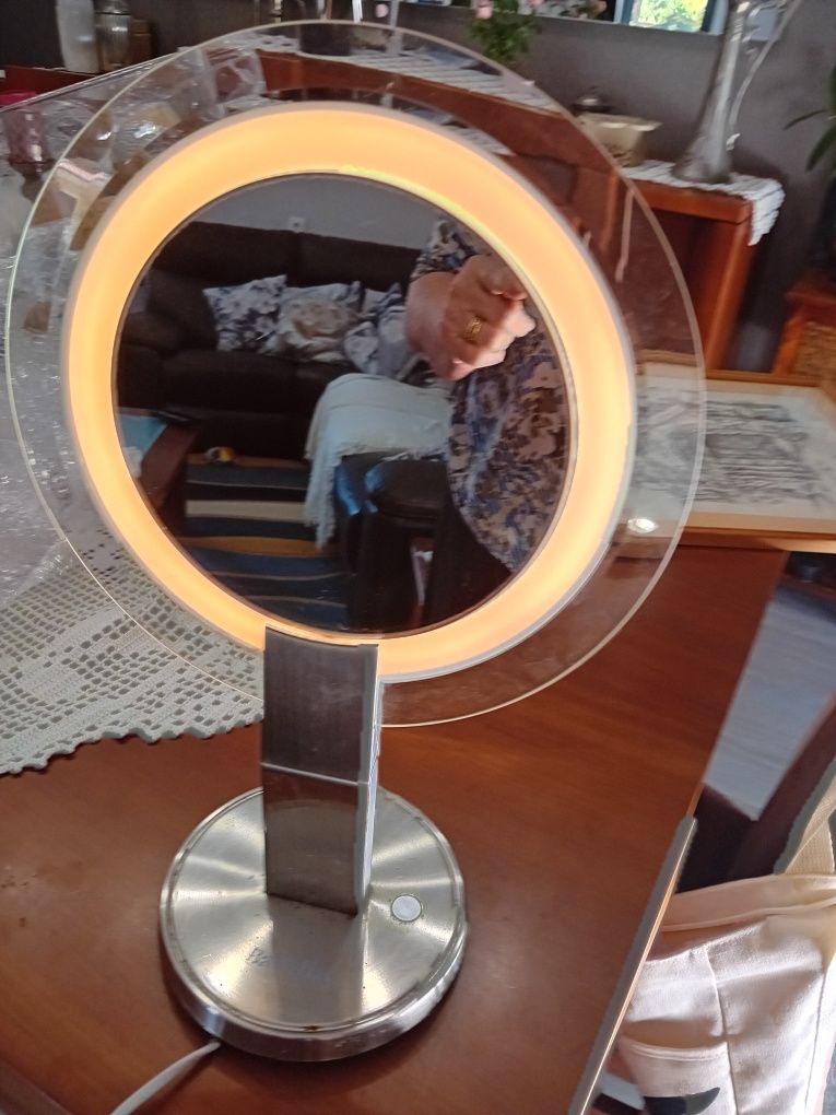 Espelho eléctrico de maquilhagem