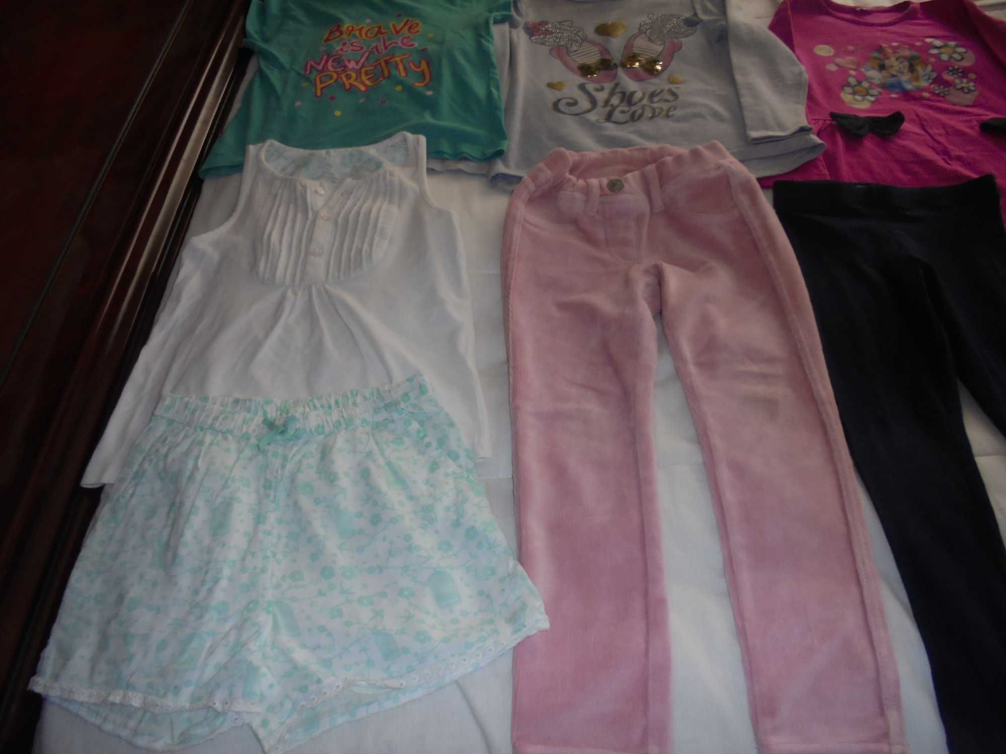 lote de roupa de menina os lápis de cores