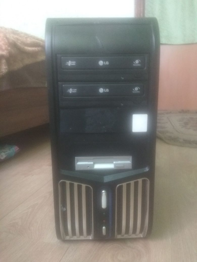 Продам мочний компютері