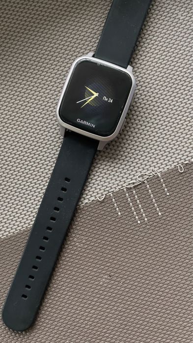 Продам garmin venu sq