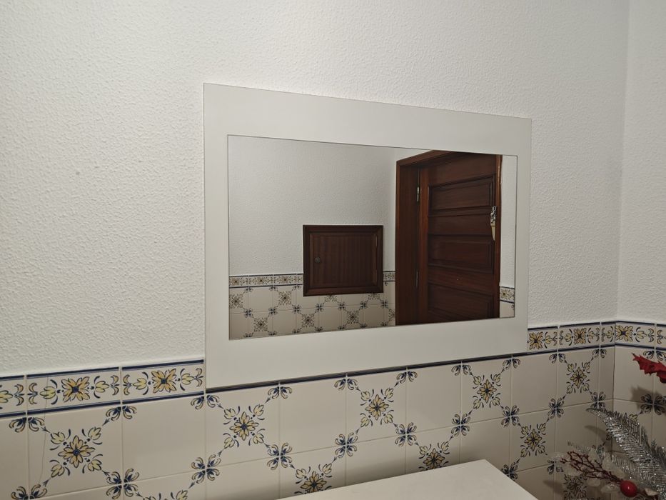 Vendo espelho fundo branco
