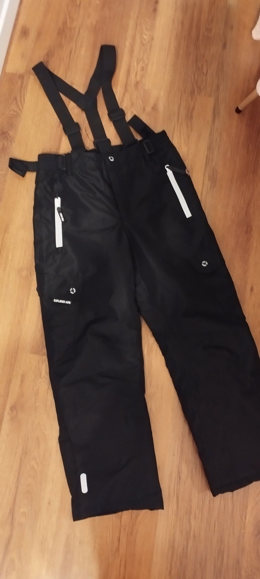 Czarne spodnie narciarskie rozmiar 146 Smyk
