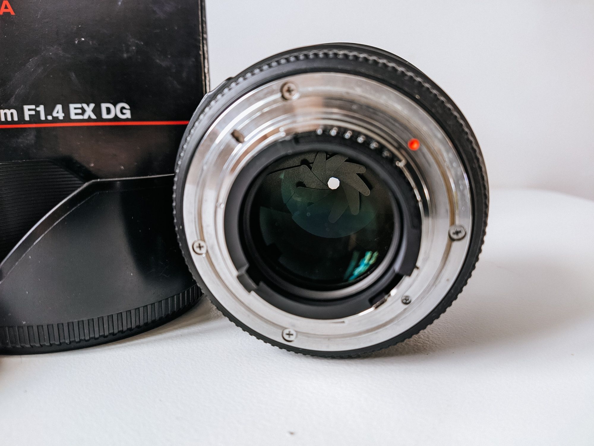 Світлосильний об'єктив Sigma AF 50mm f/1.4 EX DG HSM для Nikon