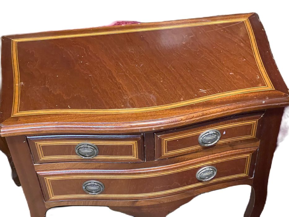 Pequena mesa d. Maria antiga