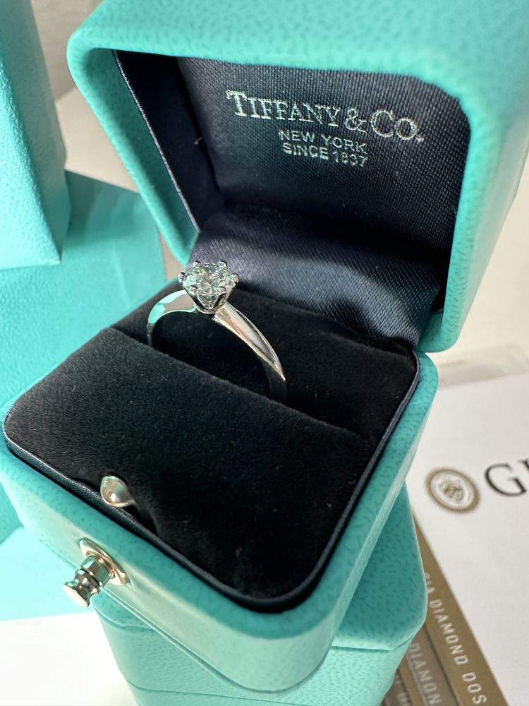Золота каблучка з діамантом 0.7 ct GIA | кольцо бриллиант сертификат