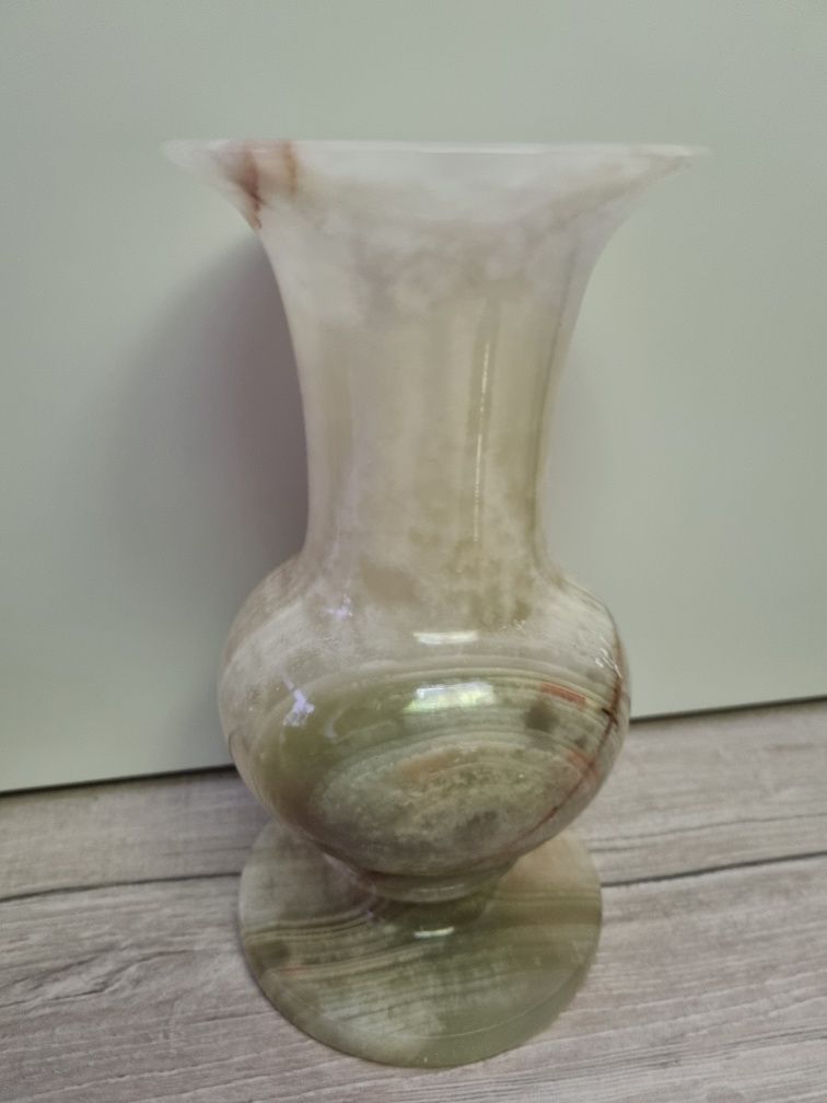 wazon z zielonego onyksu