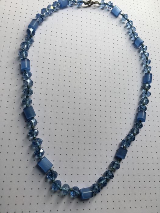 Винтажные бусы голубое сатиновое стекло