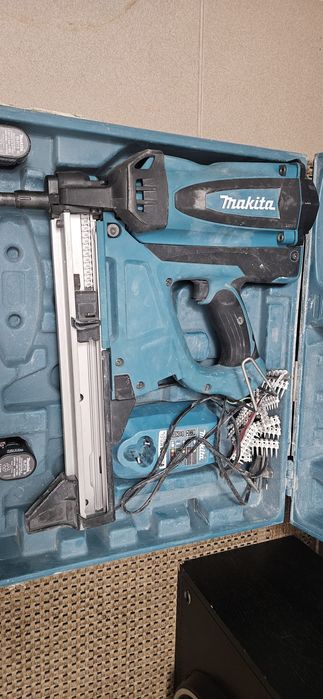 Gwoździarka Makita GN420C do betonu gazowa