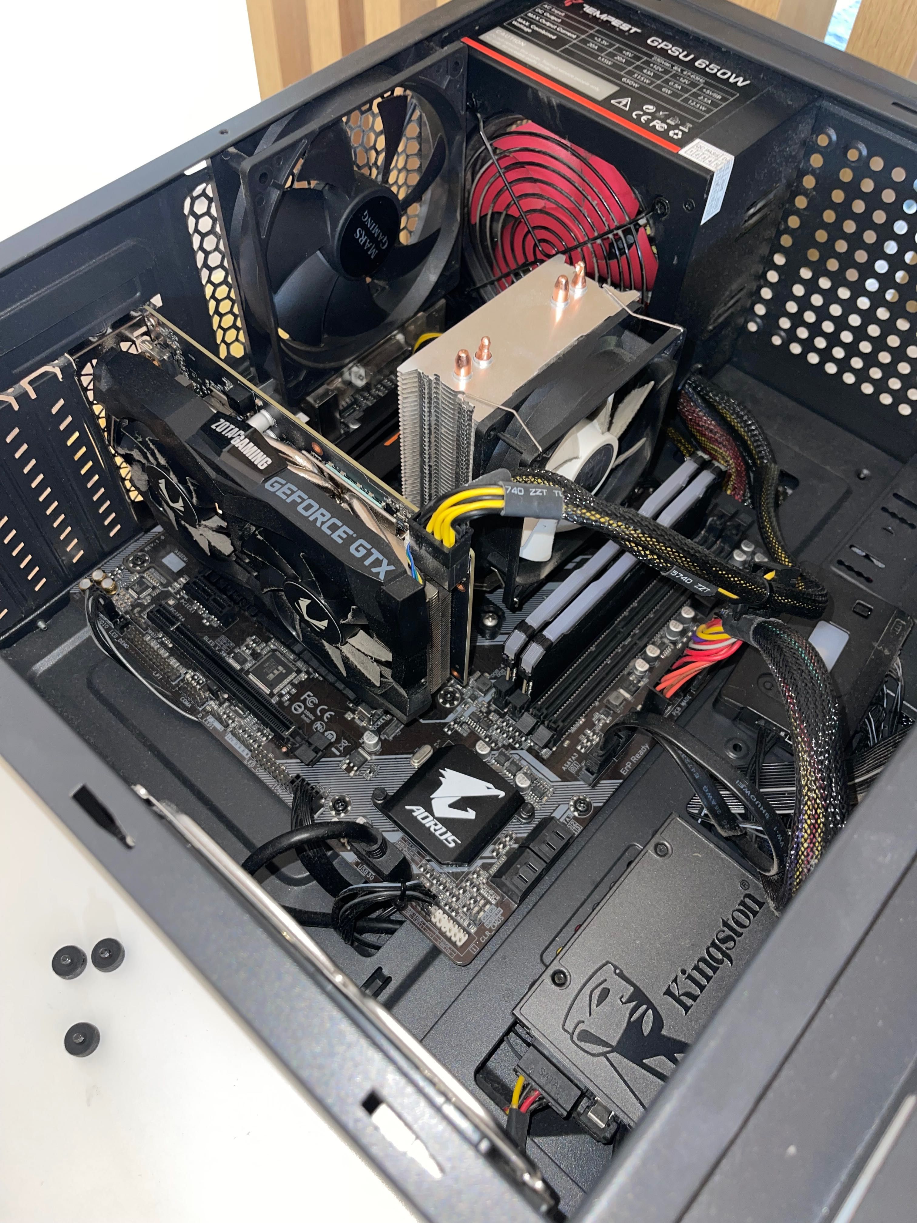 Pc Gamer Ryzen 5 c/teclado hyper X/Microfone Krom