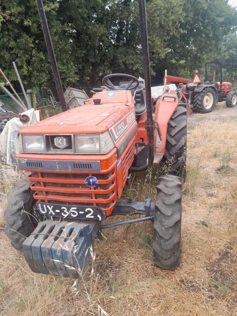 Trator agrícola com alfaias