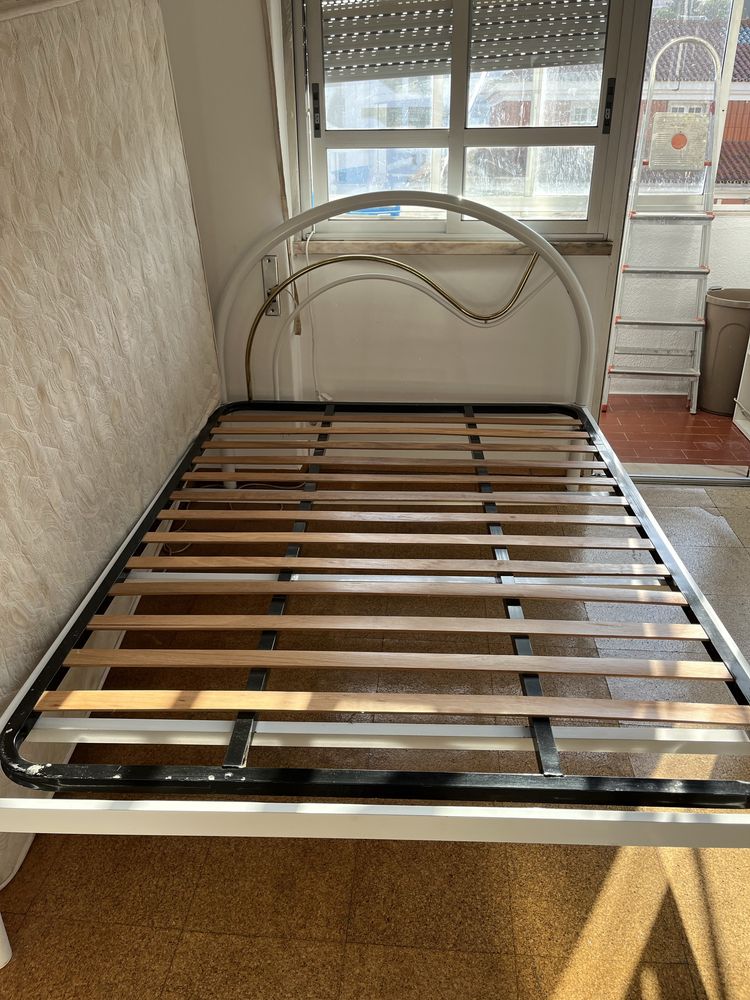 Cama de ferro com colchão