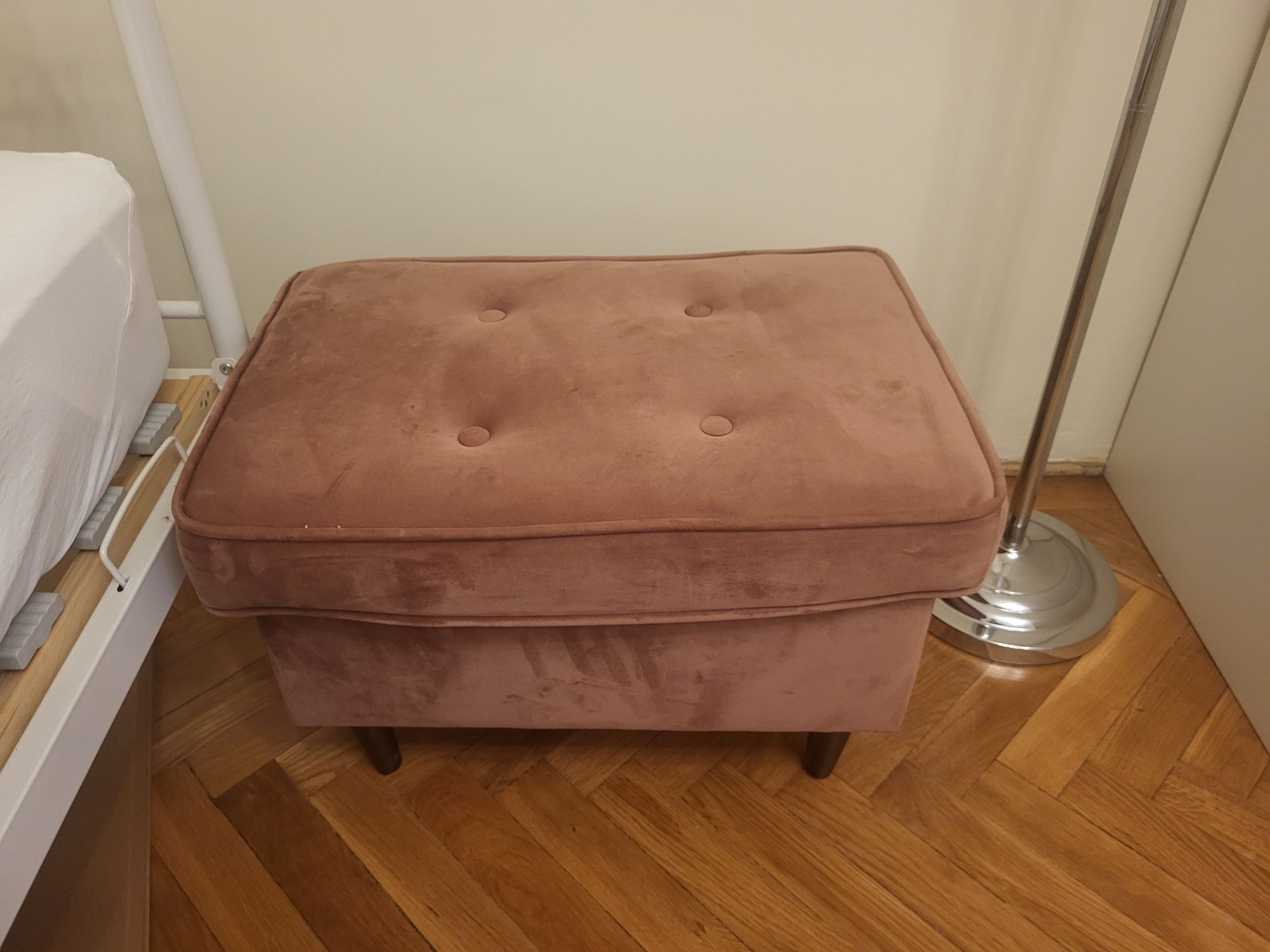 Podnóżek  jak ikea strandmon