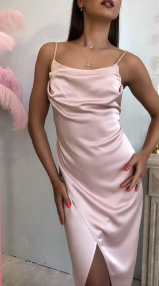 Сукня TVOYO міді с розрізом, пудрового(блідо-рожевого) кольору