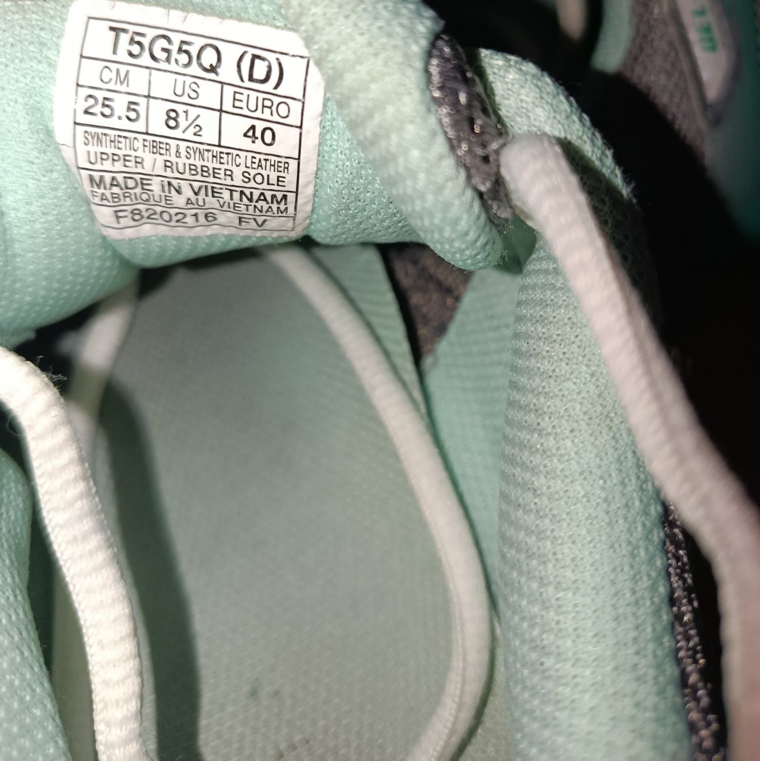 Кросівки фірми Asics 39 розміру