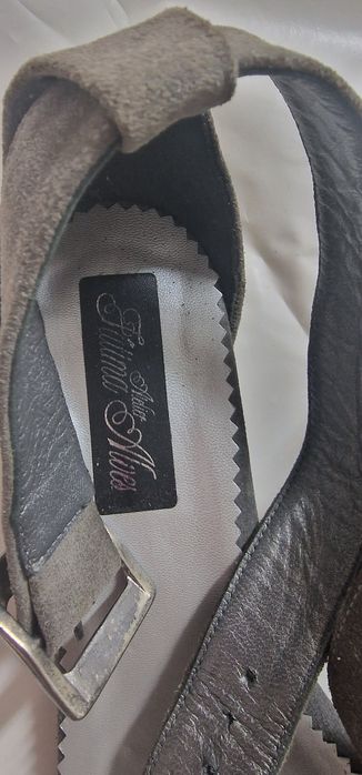 sandálias em camurça