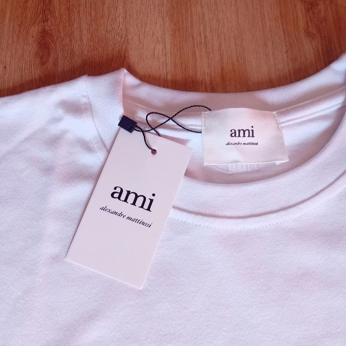 T-Shirts ami paris NOVA com etiqueta 

Tenho várias cores e tamanhos d