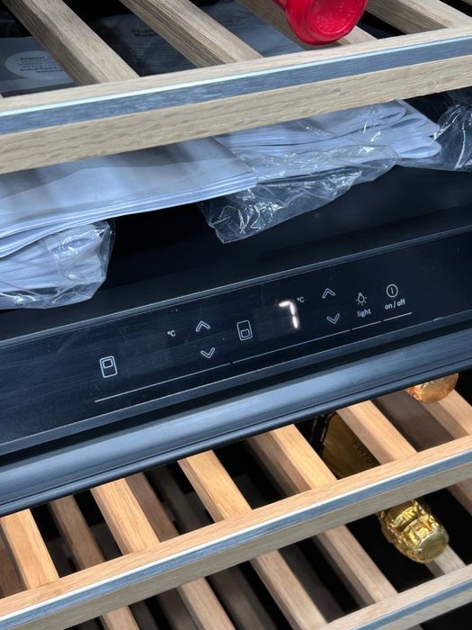 Винна шафа Bosch KWK36ABGA, винний холодильник 370л