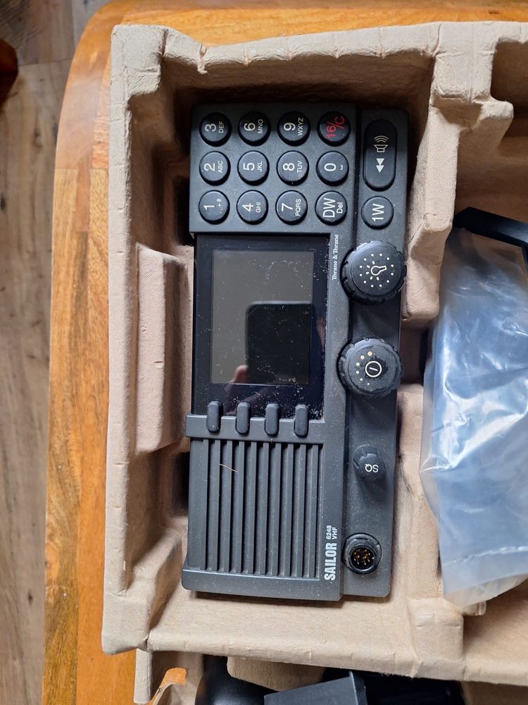 Radiotelefon sailor 6248 z anteną nowy