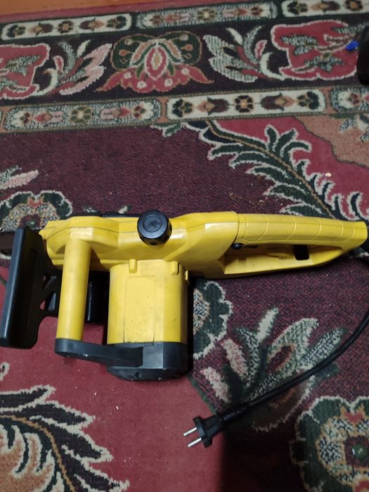 Продам електропилу