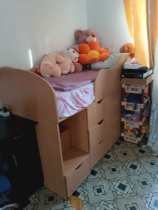 Дитяче ліжко з шафами