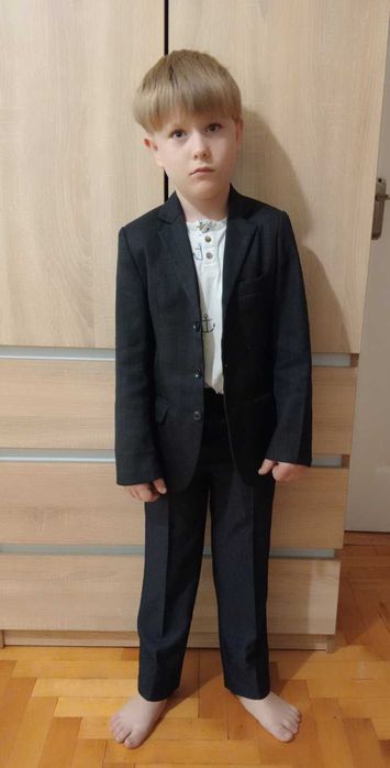 Костюм шкільний чорний 128-134р,піджак ,брюки