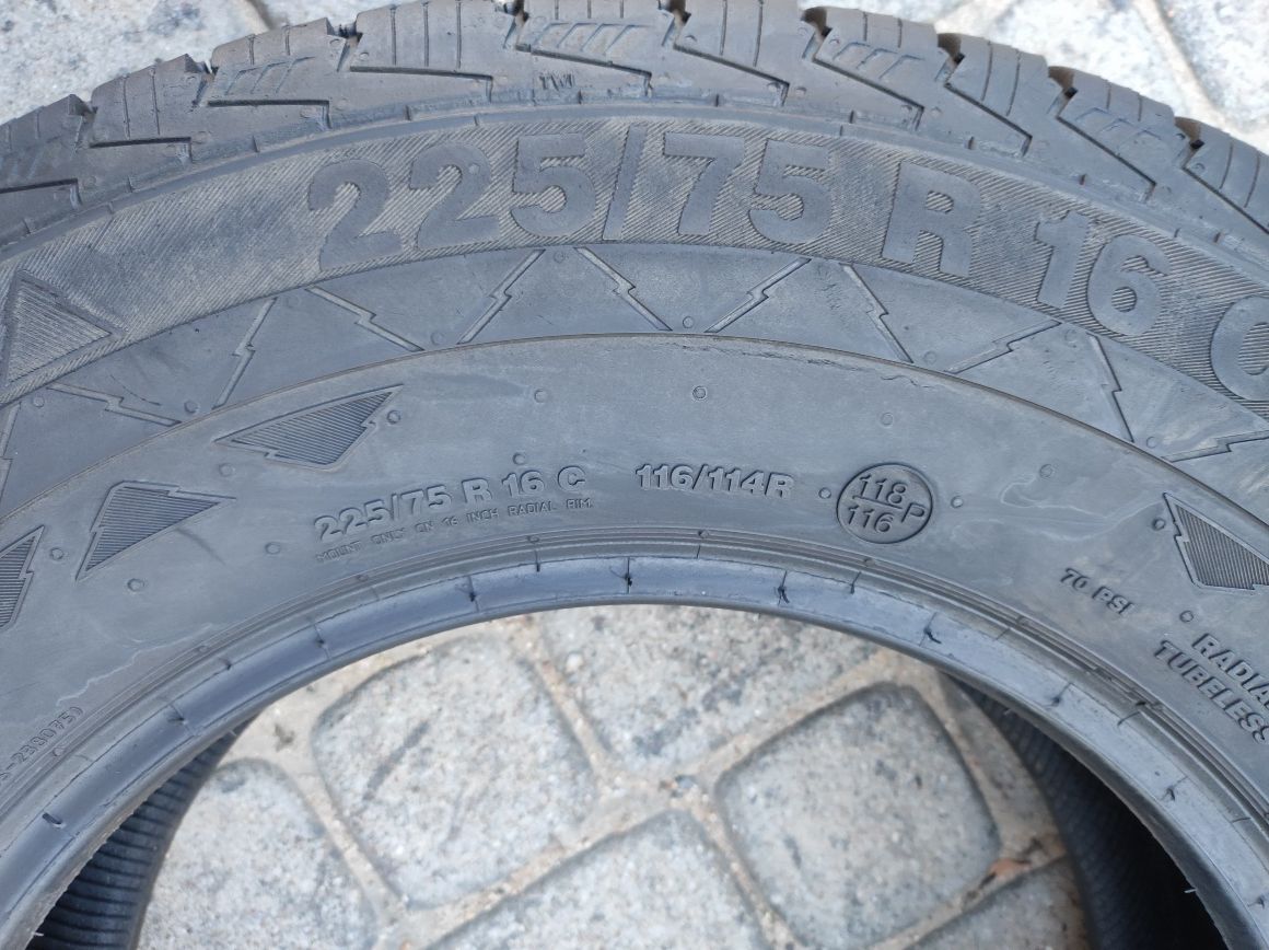 225.75.16c Dwie opony Continental VancoWinter 2