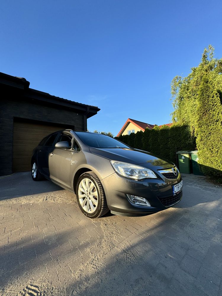 Opel astra J 2011 Sport Tourer