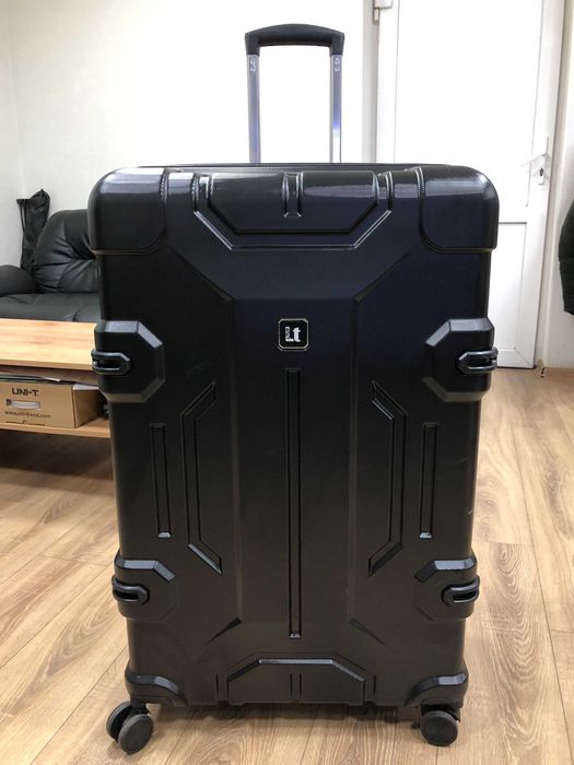 Валіза велика чорна пластикова розмір L чемодан на колёсиках