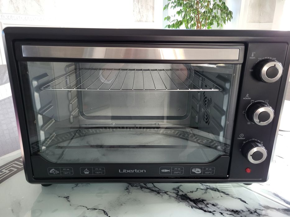 Електродуховка Liberton LEO-480 Black