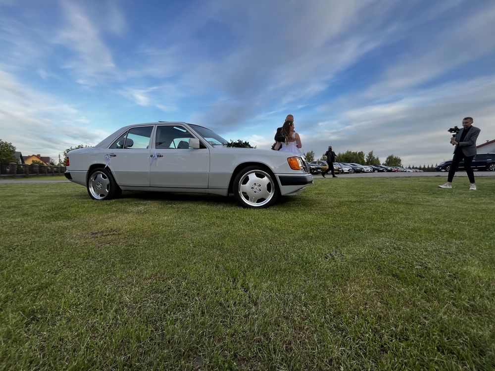Mercedes V8 do ślubu i inne uroczystości.