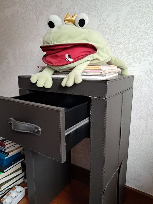 Mesa de cabeceira ou móvel de apoio