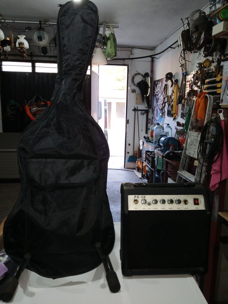 Guitarra elétrica com amplificador saco e tripé
